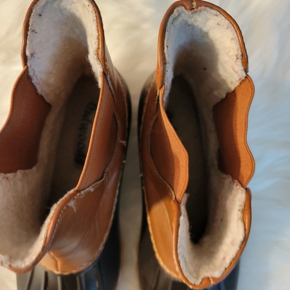 Outwoods Brown and Black Duck Boots - Picture 3 of 11